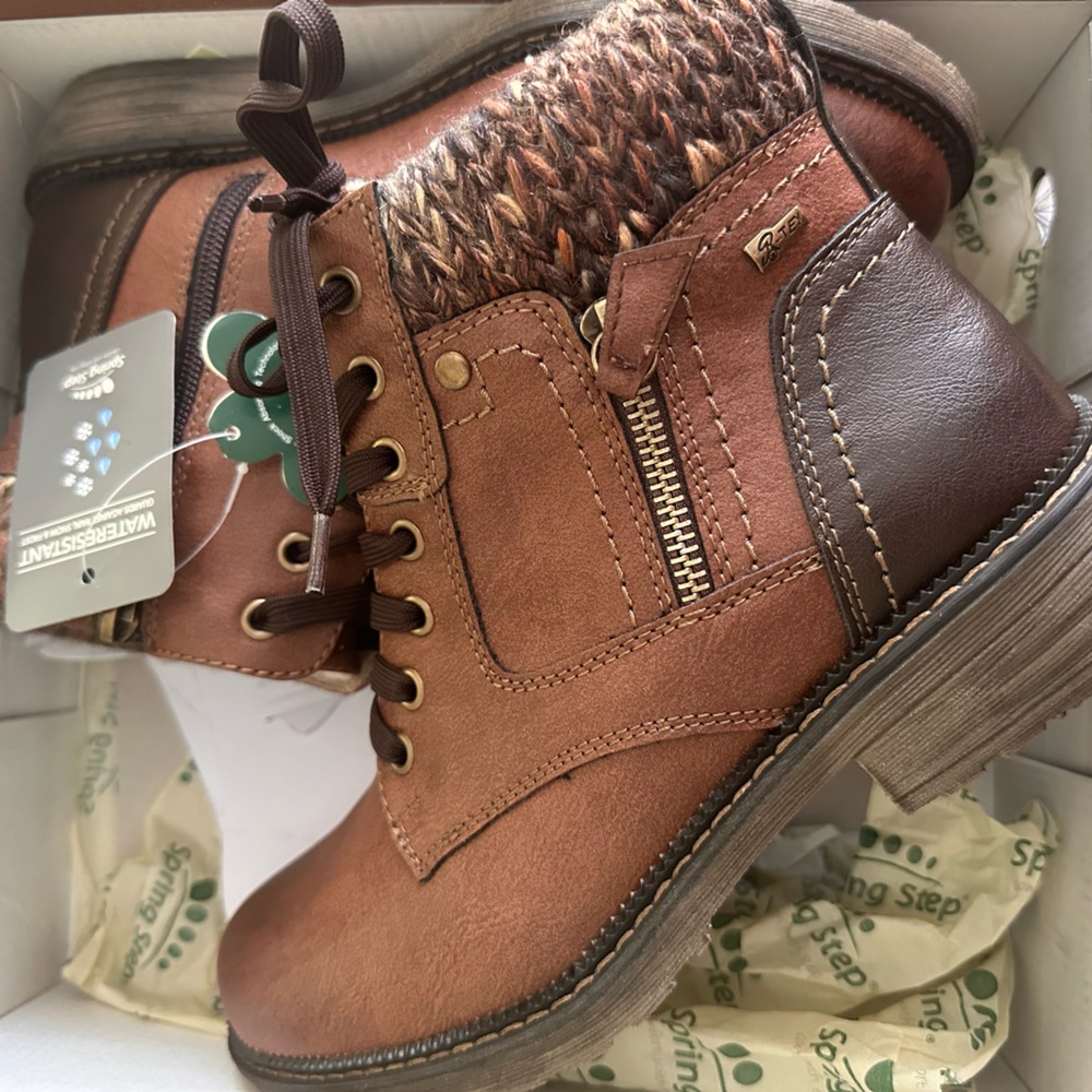 Spring Step faux fur vegan leather water resistant lined boot. Size 38 (7.5-8M).